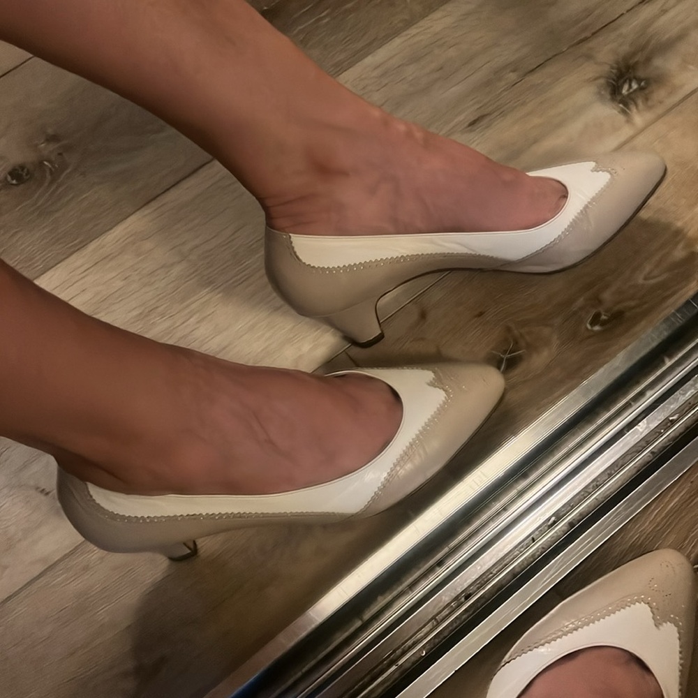 Gucci, White Clay Leather Wingtip Slip-on Pumps 37.5 EU/7 US